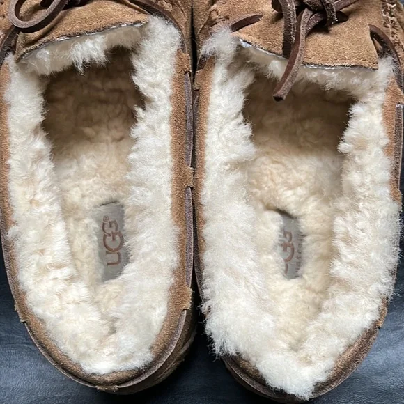 Ugg Women's Dakota Moccasin Size 5
- Chestnut Style Number 5296 - Picture 11 of 13